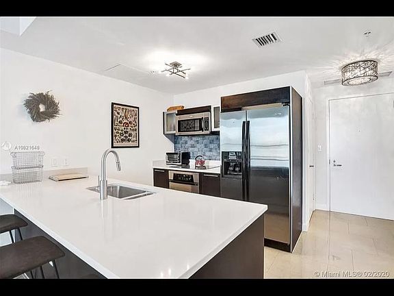 5th image of 1900 N Bayshore Dr APT 2408