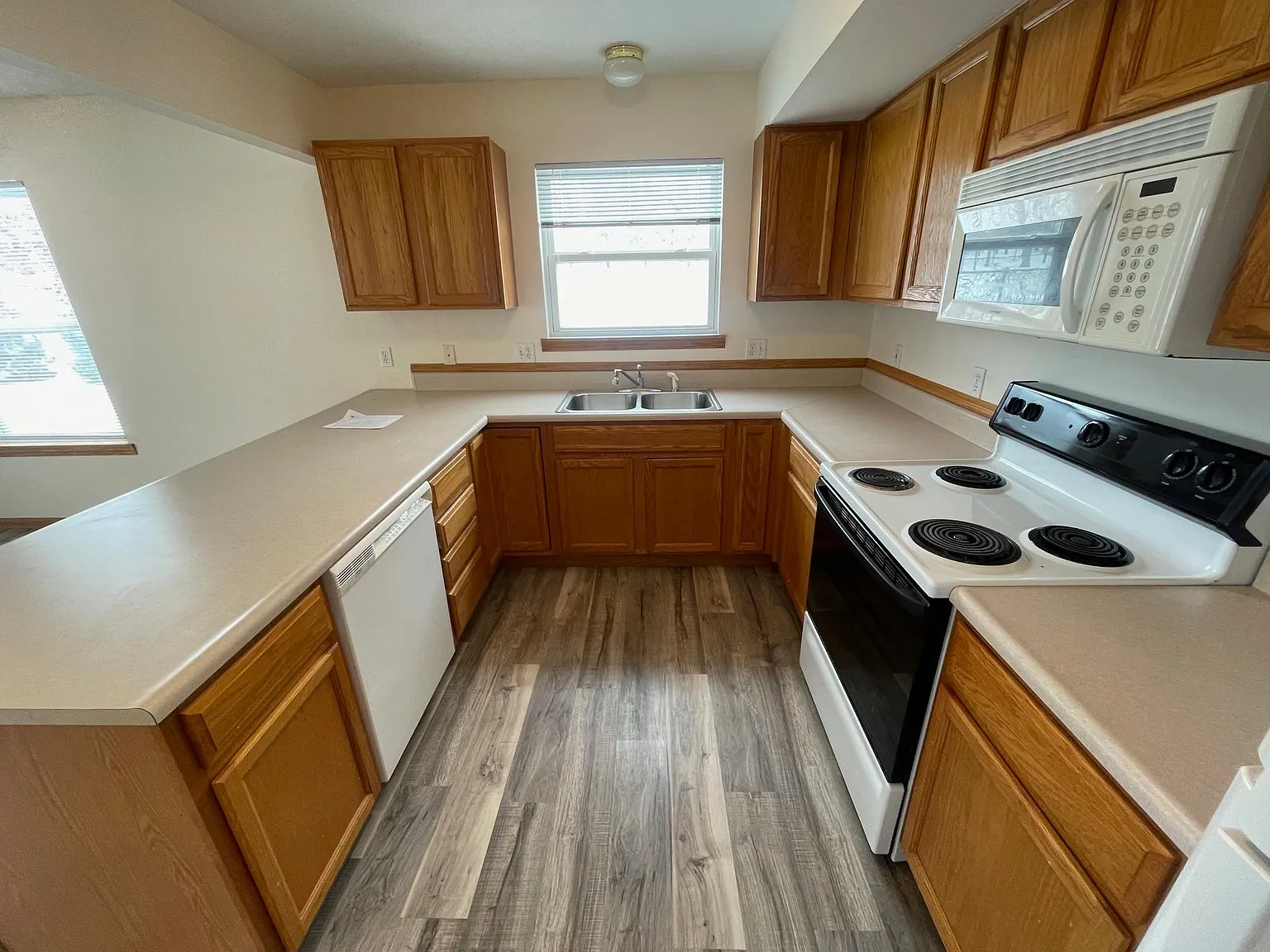 2 bed, 1.5 bath, 1116 sqft, $1,800 — Photo 2