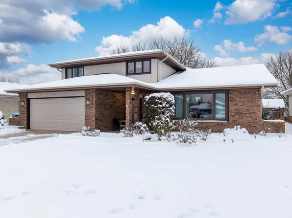 8058 Circle Dr, Palos Hills, IL 60465