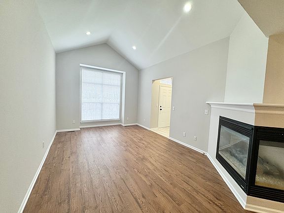 3rd image of 27103 Chantel Dr