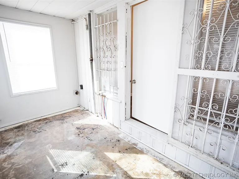2604 E 7th St S — Photo 49