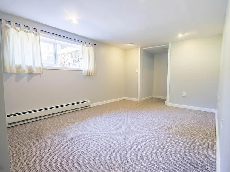 380 N Irving St — Photo 9