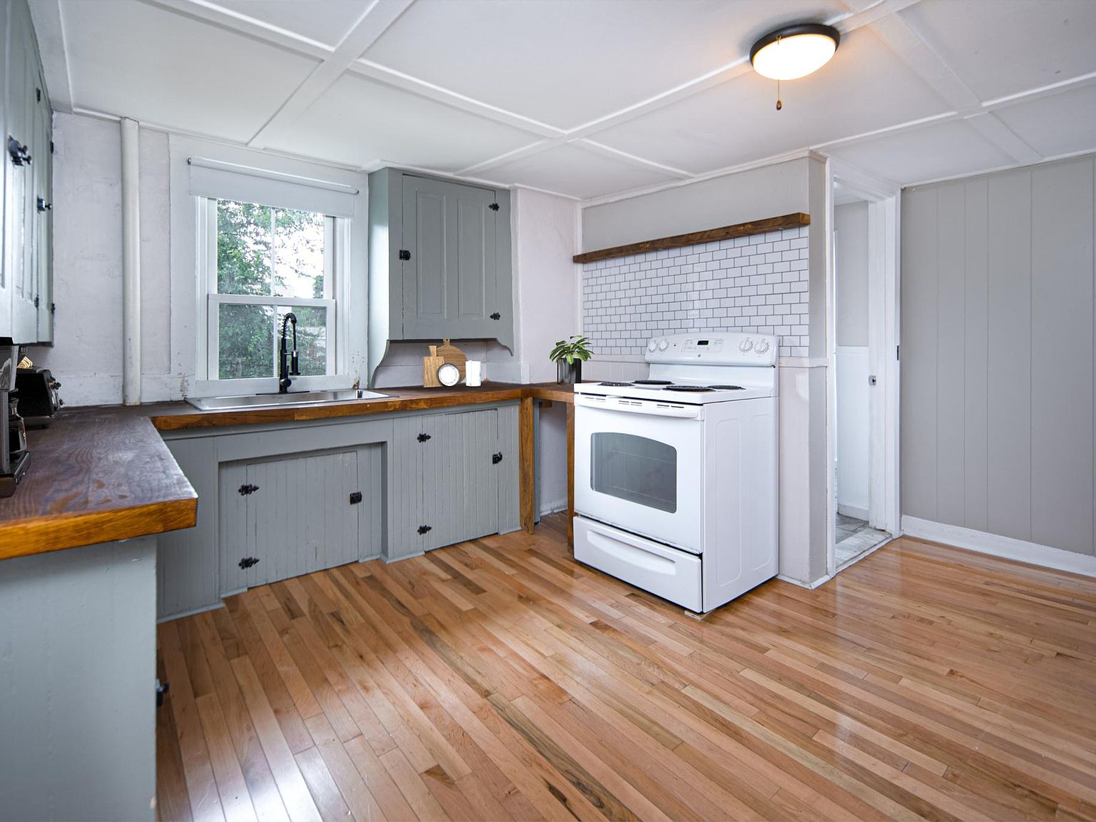 14 London St UNIT 2, East Greenwich, RI 02818 Zillow