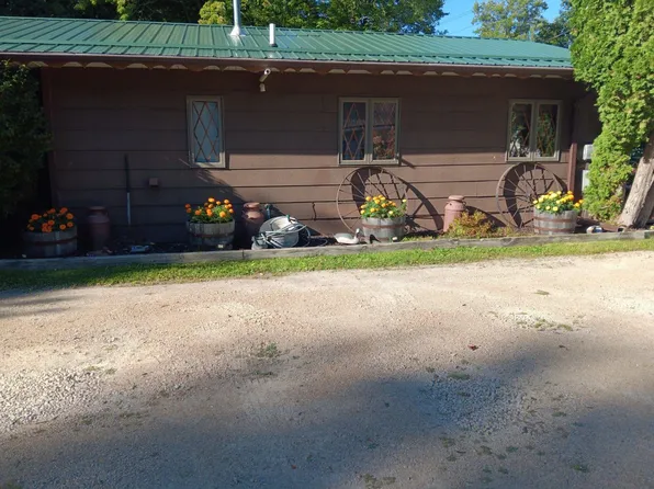 N5893 Lake Dr, Shawano, WI 54166