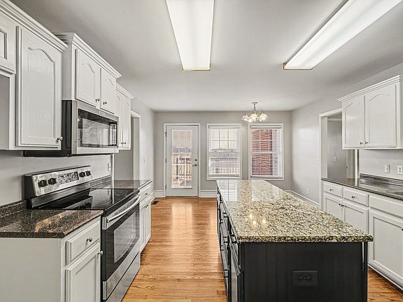 3rd image of 1014 Heritage Hills Dr
