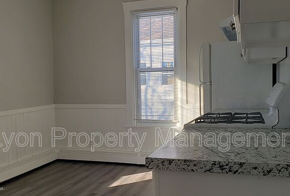 2nd image of 1596 Lonsdale Ave Unit 2