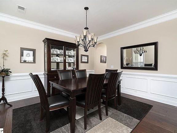 5th image of 19 Chicora Wood Ln
