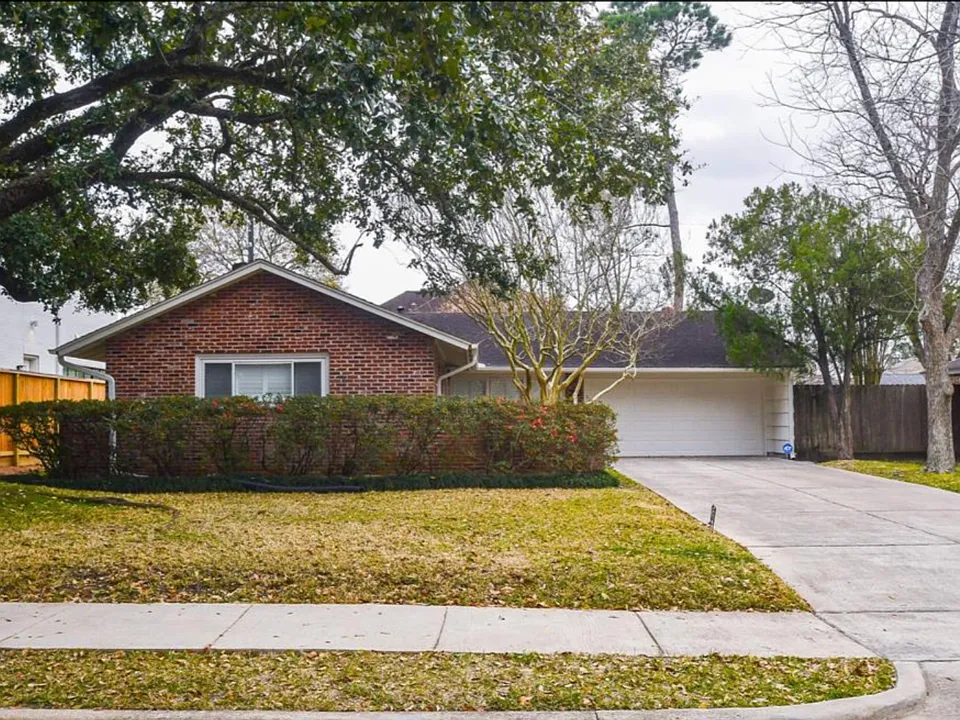5437 Schumacher Ln