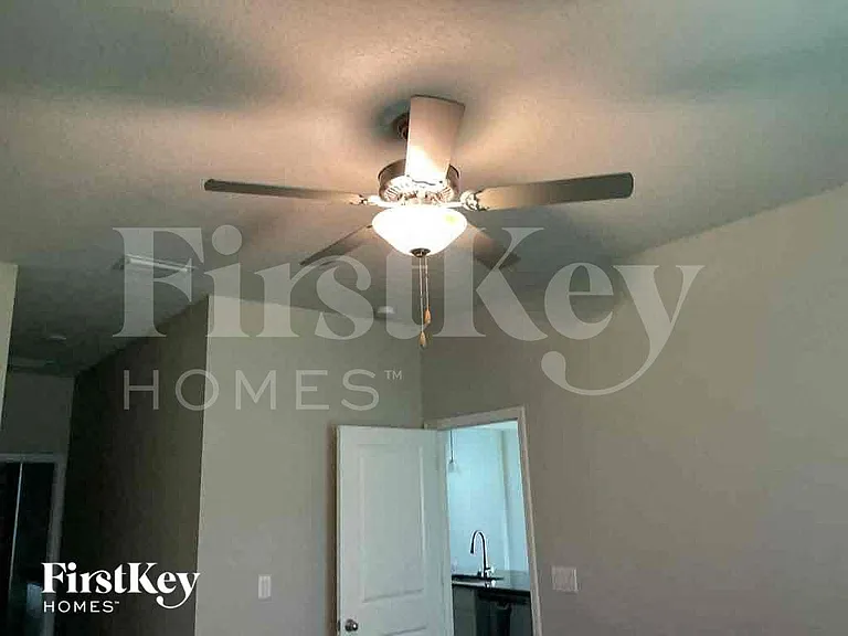 2216 NW 18th Ter — Photo 8