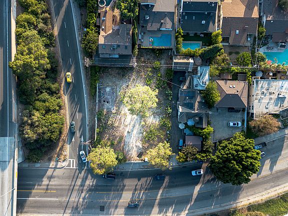 5th image of 4635 Tujunga Ave