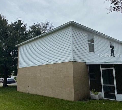 3rd image of 202 Bedford Dr