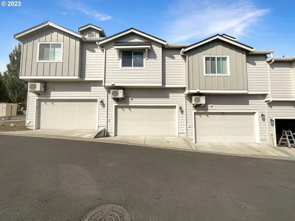 15604 SE Misty Dr, Happy Valley, OR 97086