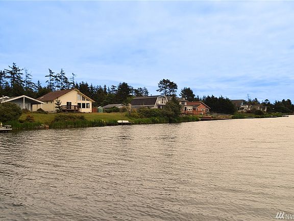 2nd image of 376 Eagle Nest Ct SE