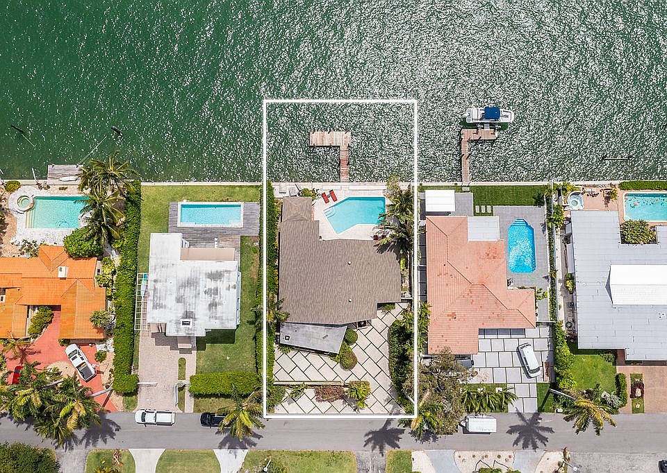 1st image of 7701 Beachview Dr