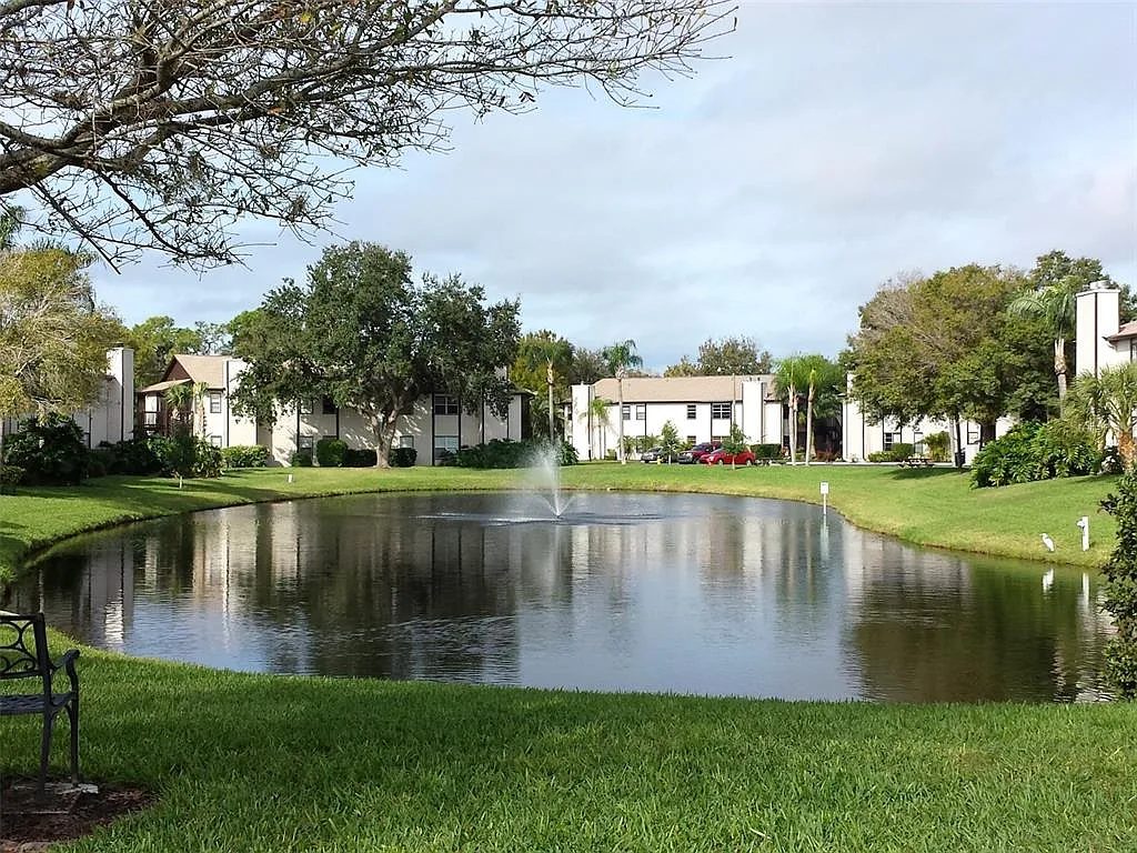 2 bed, 2.0 bath, 912 sqft, $3,700 — Photo 2