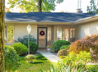 1207 Oakridge Dr, Butler, PA 16001
