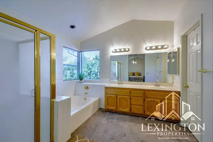 5941 Laguna Park Dr — Photo 32