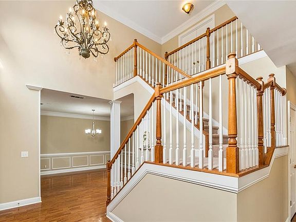 3rd image of 4911 Green Pointe Way NE
