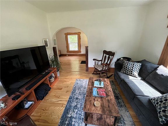 4th image of 6914 Wakefield Ave