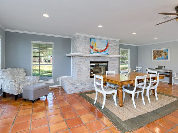 4th image of 18625 Oakwood Dr