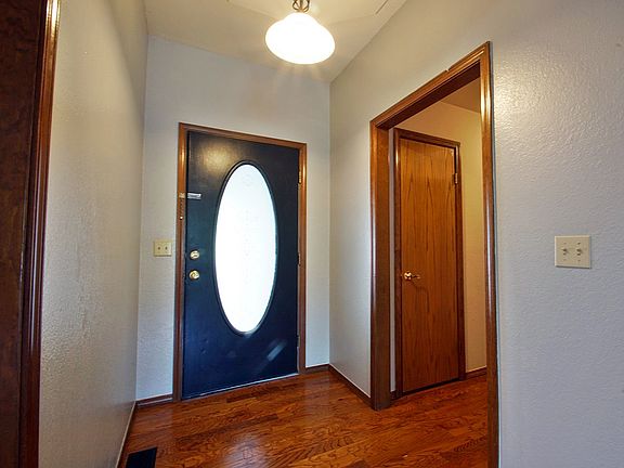 5th image of 207 Tommye Ln