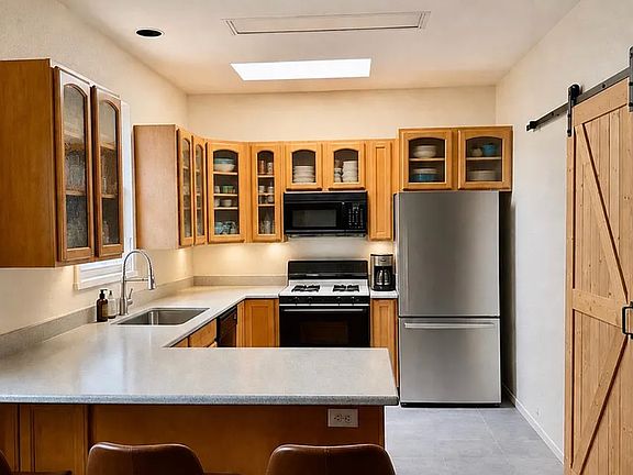 5th image of 55 Oak Tree Cir