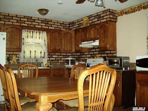 2nd image of 33 Ardmour Dr