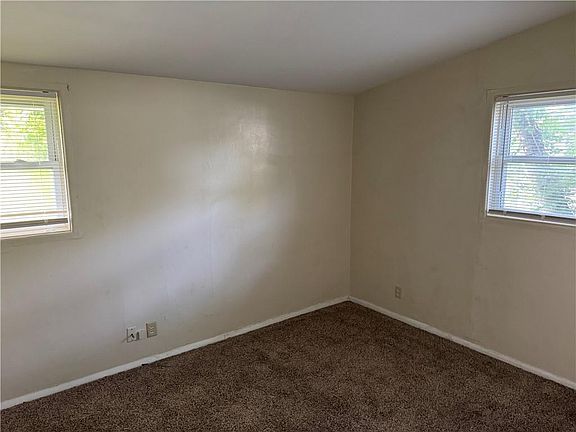 5th image of 407 N Cochise Dr
