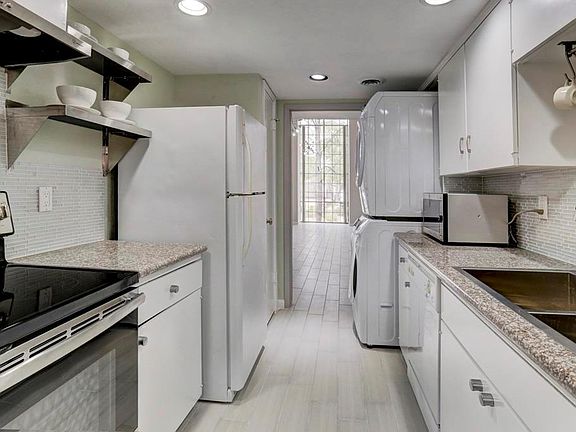 5th image of 12633 Memorial Dr APT 228
