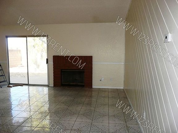 4th image of 611 E Ivesbrook St