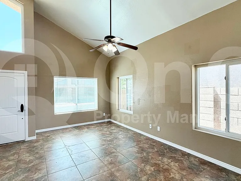 1417 N Dana St — Photo 5