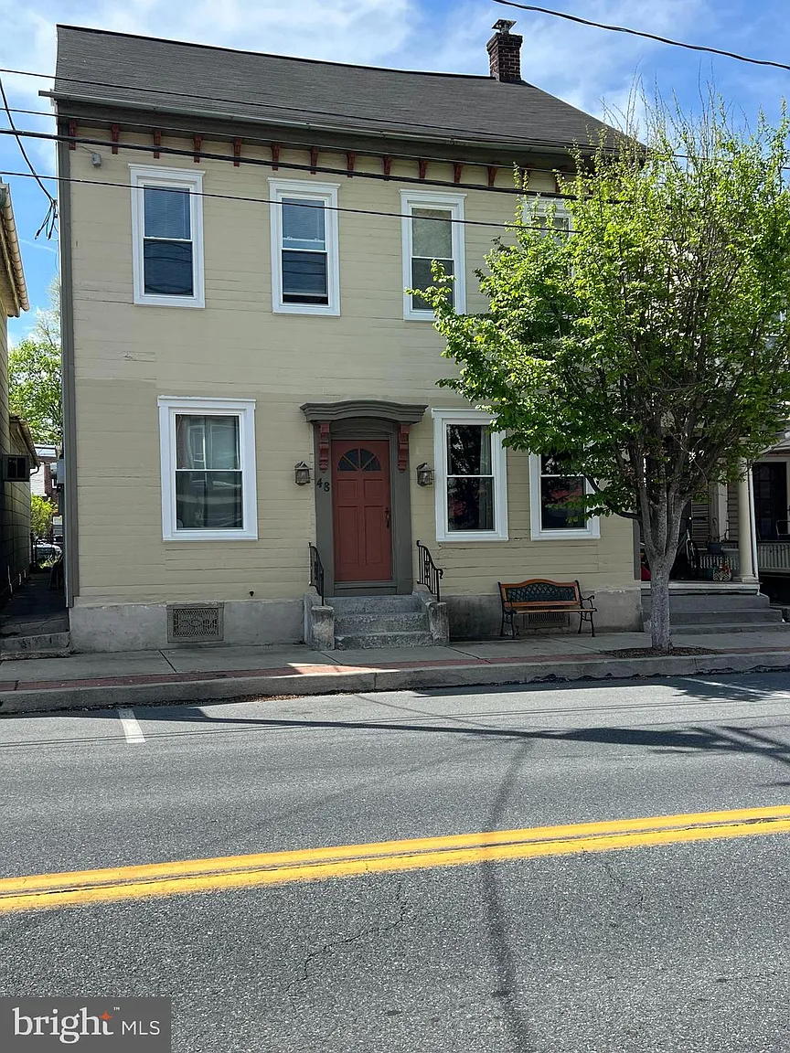 48 E Main St photo 1