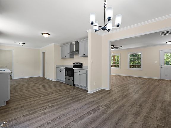 3rd image of 919 Tyrone Rd