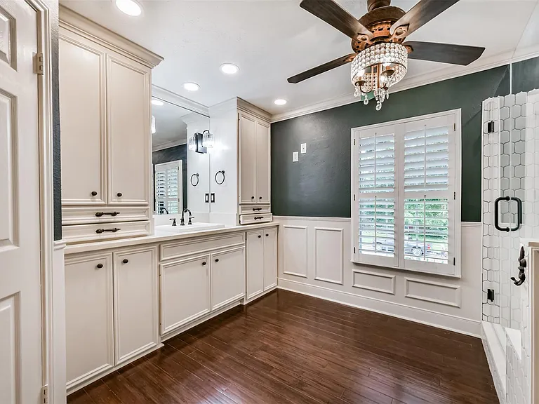 2111 Riverside Dr — Photo 16