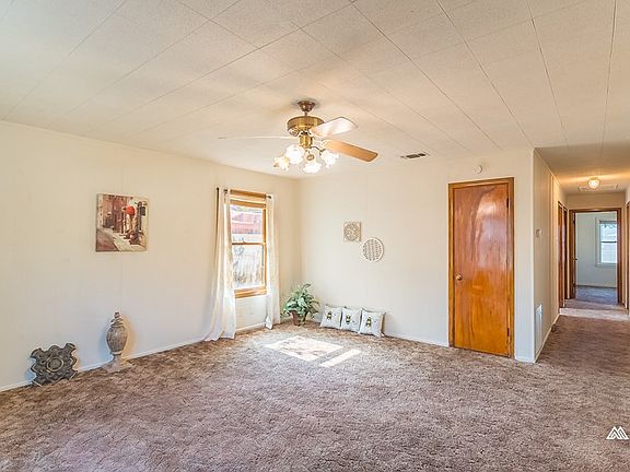 4th image of 305 River Oaks St
