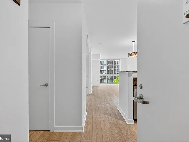 1000 New Jersey Ave SE #609 — Photo 18