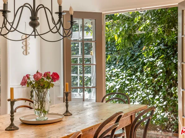 5630 Spreading Oak Dr, Los Angeles, CA 90068