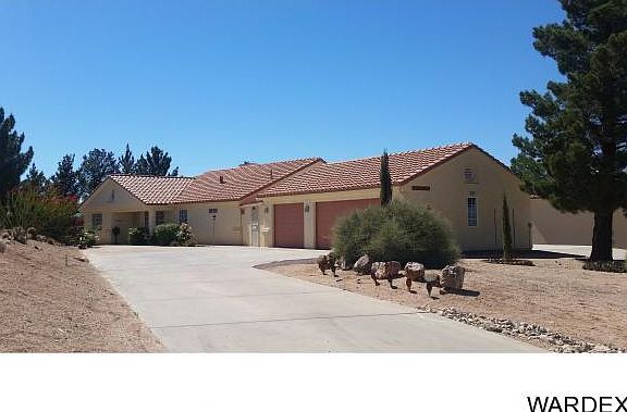 3rd image of 2031 Pawnee Dr