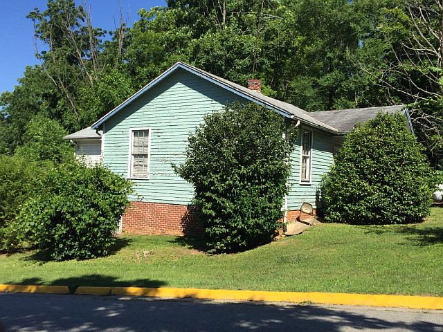 2nd image of 702 Longwood Ave