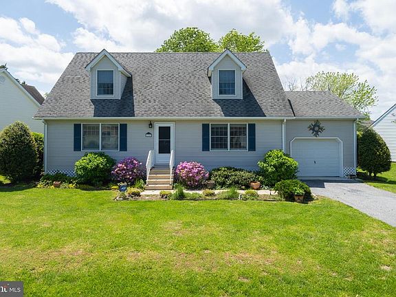 3rd image of 15 Radcliffe Dr