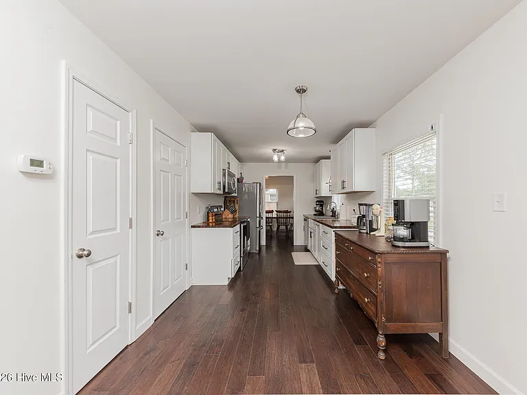670 Queens Creek Rd — Photo 8