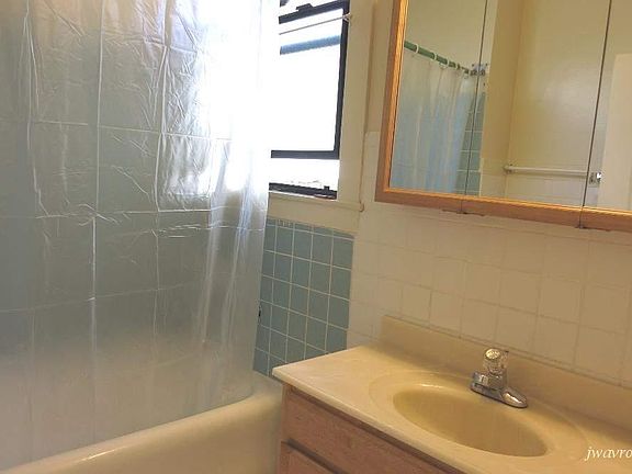 4th image of 387 Dolores St #385