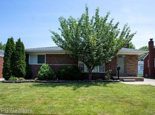 24716 Star Valley Dr, Saint Clair Shores, MI 48080