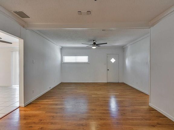 4th image of 621 SE 11th St