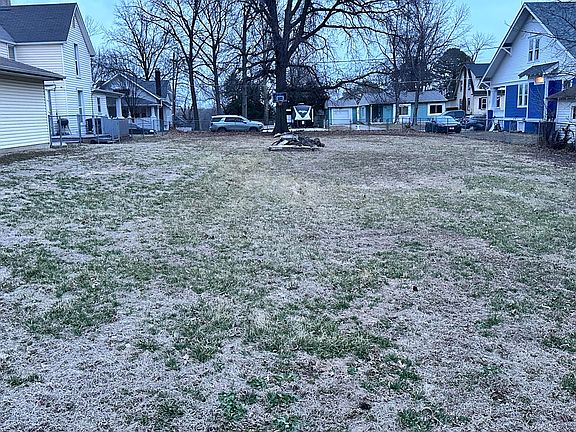 4th image of 903 Woodlawn St