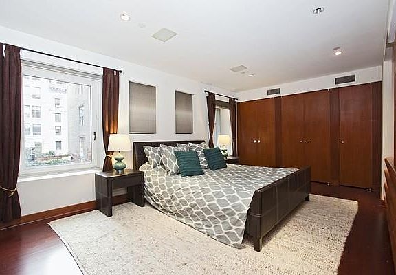 4th image of 40 E 20th St