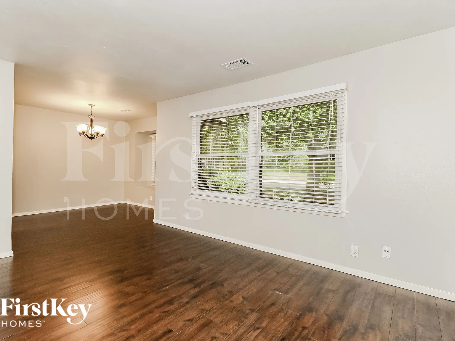 4 bed, 2.0 bath, 2872 sqft, $2,480 — Photo 4