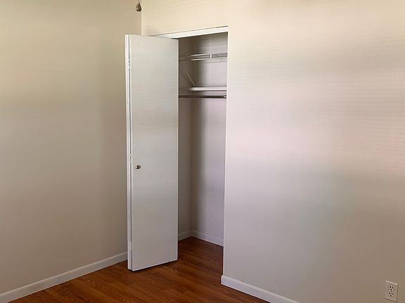 4th image of 1305 W Benton St