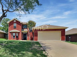 1703 McGarry Ln, Mansfield, TX 76063