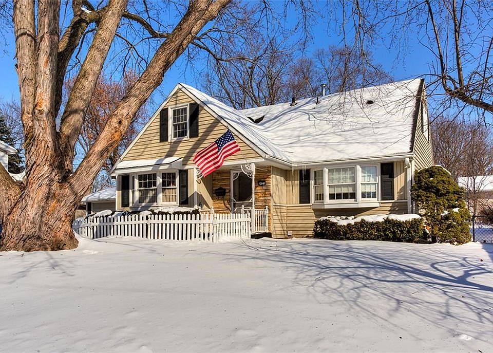 1st image of 3421 Ashwood Dr